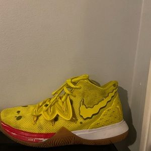 boys spongebob kyrie 5s size 4 youth